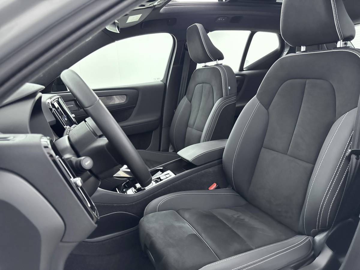 Volvo XC40 Volvo XC40 1.5 T4 Plug-in hybrid Ultimate Dark // DEALERONDERHOUDEN // SCHUIFKANTELDAK // ELECTRISCHE ACHTERKLEP //