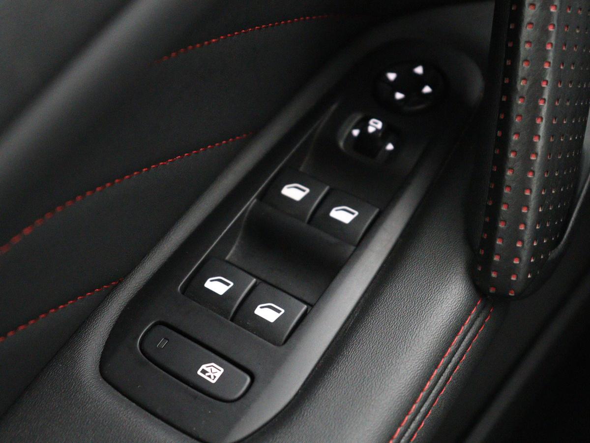 Peugeot 308 Peugeot 308 SW 1.2 PureTech GT-line | Half leder | Cruise control | Carplay | Navigatie | Camera | Park assist | Climate control | 17″ velgen