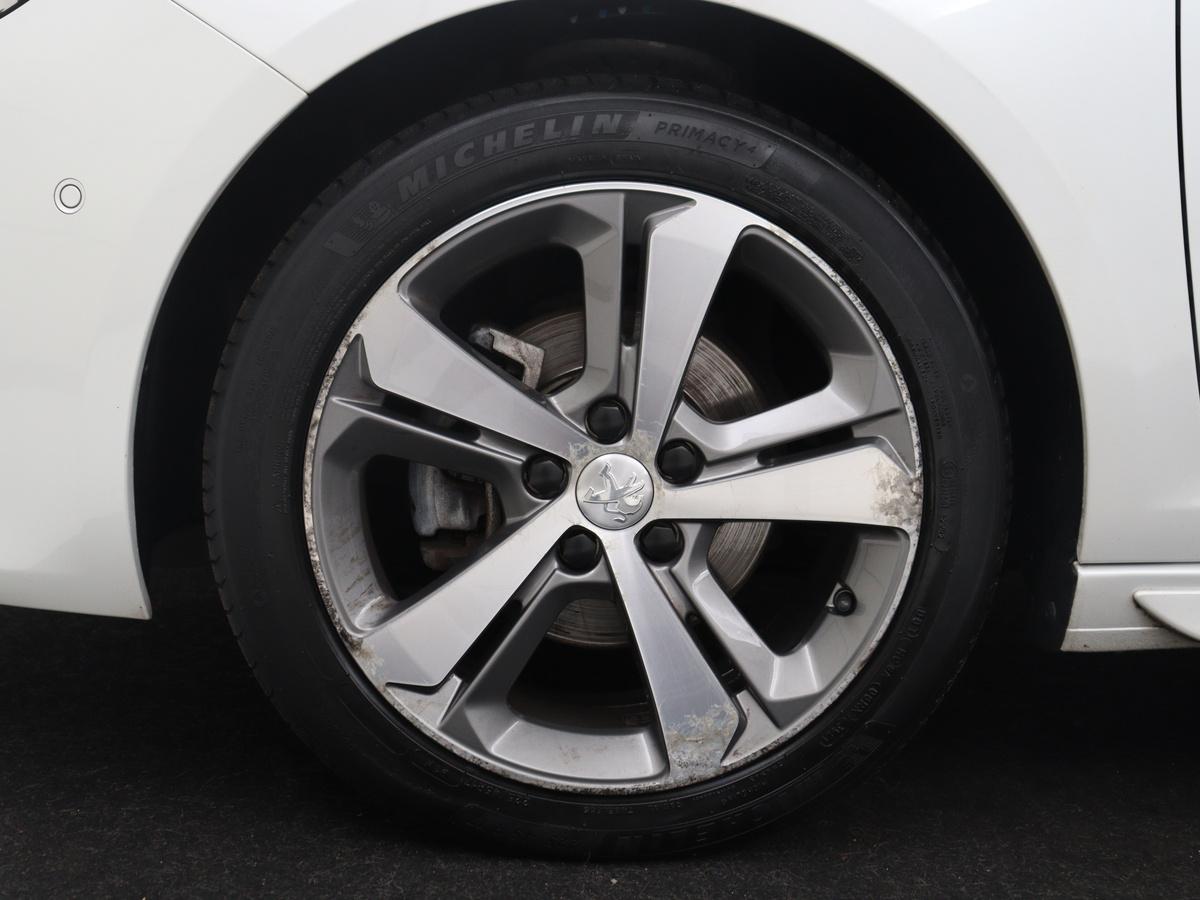 Peugeot 308 Peugeot 308 SW 1.2 PureTech GT-line | Half leder | Cruise control | Carplay | Navigatie | Camera | Park assist | Climate control | 17″ velgen