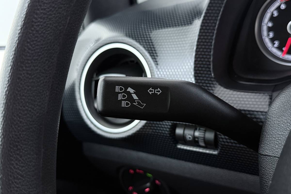 Volkswagen up! Volkswagen Up! 1.0 BMT move up! | Org NL | Airco | Navigatie Via Telefoon | Bluetooth | 127.000 KM! |