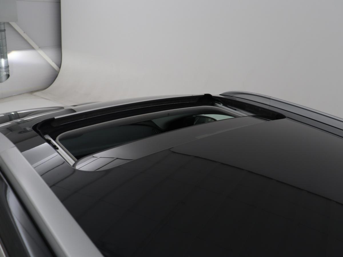 Kia e-Niro Kia e-Niro DynamicPlusLine 64 kWh | SOH 95,4% | Panoramadak | Half leder | Adaptive cruise | Stuur/stoel verwarming | Navigatie | Carplay | Camera | Park assist | Climate control
