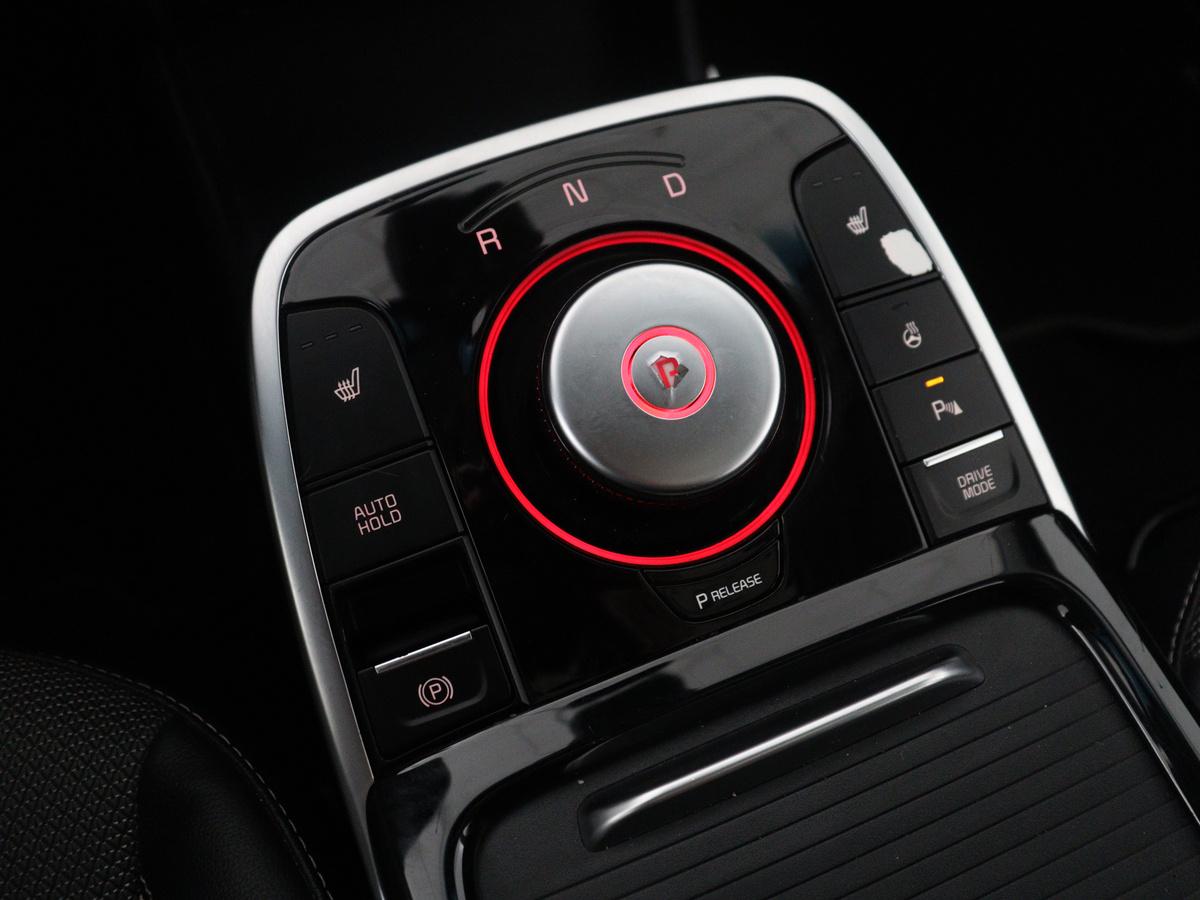 Kia e-Niro Kia e-Niro DynamicPlusLine 64 kWh | SOH 95,4% | Panoramadak | Half leder | Adaptive cruise | Stuur/stoel verwarming | Navigatie | Carplay | Camera | Park assist | Climate control