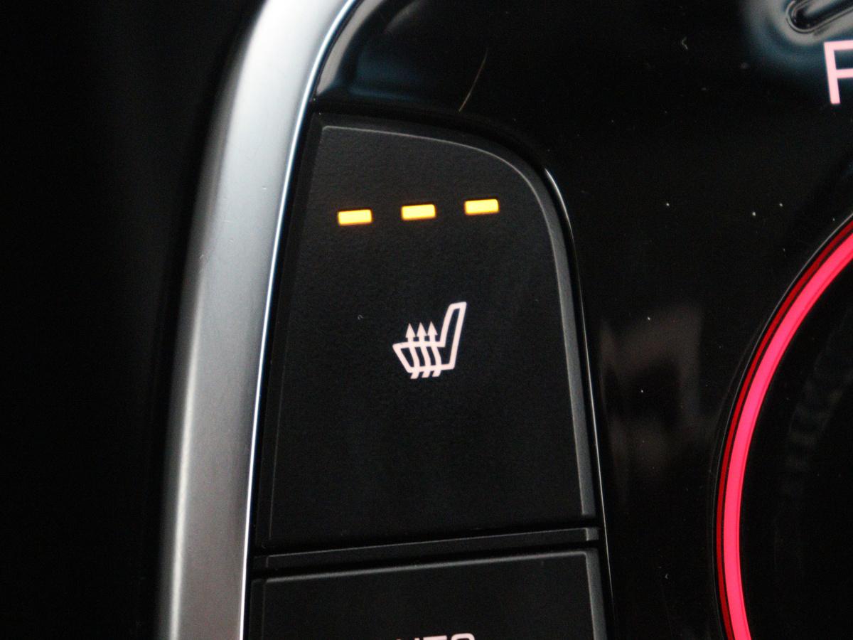 Kia e-Niro Kia e-Niro DynamicPlusLine 64 kWh | SOH 95,4% | Panoramadak | Half leder | Adaptive cruise | Stuur/stoel verwarming | Navigatie | Carplay | Camera | Park assist | Climate control