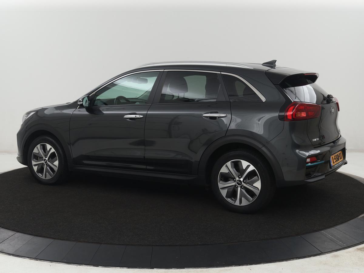 Kia e-Niro Kia e-Niro DynamicPlusLine 64 kWh | SOH 95,4% | Panoramadak | Half leder | Adaptive cruise | Stuur/stoel verwarming | Navigatie | Carplay | Camera | Park assist | Climate control