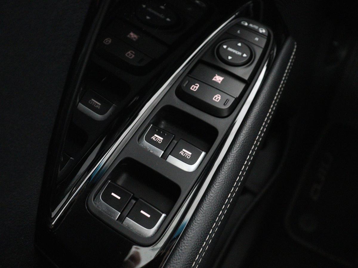 Kia e-Niro Kia e-Niro DynamicPlusLine 64 kWh | SOH 95,4% | Panoramadak | Half leder | Adaptive cruise | Stuur/stoel verwarming | Navigatie | Carplay | Camera | Park assist | Climate control