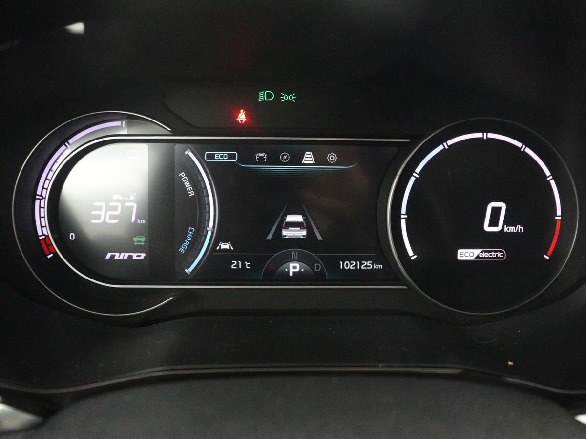 Kia e-Niro Kia e-Niro DynamicPlusLine 64 kWh | SOH 95,4% | Panoramadak | Half leder | Adaptive cruise | Stuur/stoel verwarming | Navigatie | Carplay | Camera | Park assist | Climate control