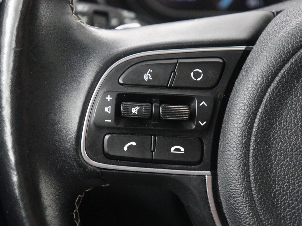 Kia e-Niro Kia e-Niro DynamicPlusLine 64 kWh | SOH 95,4% | Panoramadak | Half leder | Adaptive cruise | Stuur/stoel verwarming | Navigatie | Carplay | Camera | Park assist | Climate control