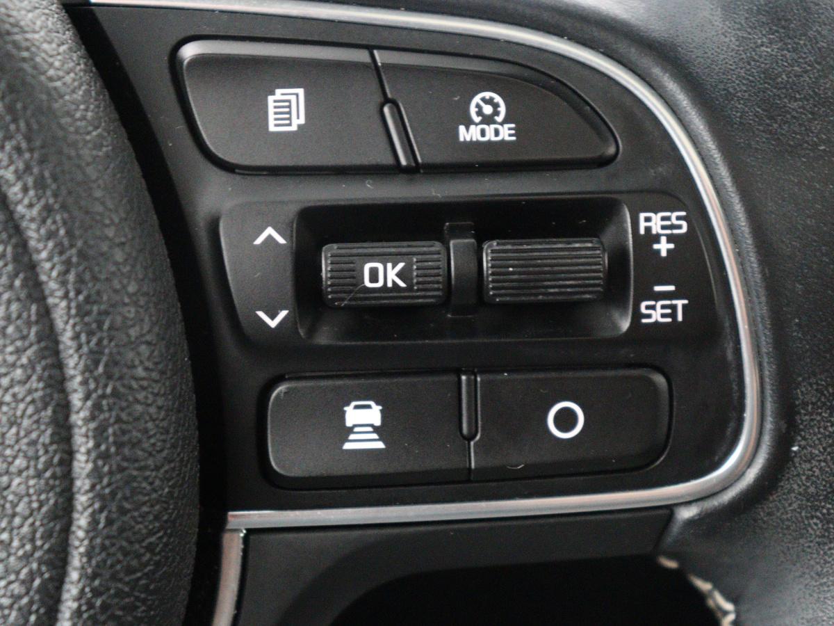 Kia e-Niro Kia e-Niro DynamicPlusLine 64 kWh | SOH 95,4% | Panoramadak | Half leder | Adaptive cruise | Stuur/stoel verwarming | Navigatie | Carplay | Camera | Park assist | Climate control
