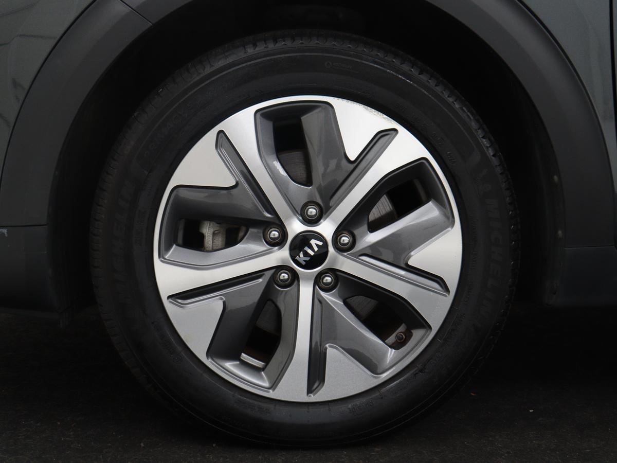 Kia e-Niro Kia e-Niro DynamicPlusLine 64 kWh | SOH 95,4% | Panoramadak | Half leder | Adaptive cruise | Stuur/stoel verwarming | Navigatie | Carplay | Camera | Park assist | Climate control