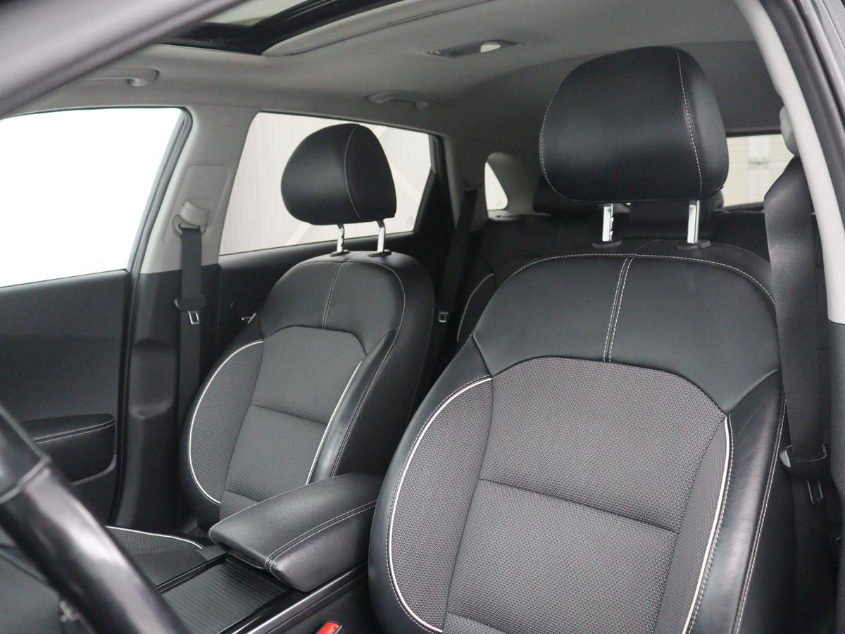 Kia e-Niro Kia e-Niro DynamicPlusLine 64 kWh | SOH 95,4% | Panoramadak | Half leder | Adaptive cruise | Stuur/stoel verwarming | Navigatie | Carplay | Camera | Park assist | Climate control
