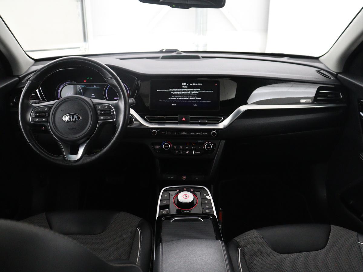 Kia e-Niro Kia e-Niro DynamicPlusLine 64 kWh | SOH 95,4% | Panoramadak | Half leder | Adaptive cruise | Stuur/stoel verwarming | Navigatie | Carplay | Camera | Park assist | Climate control