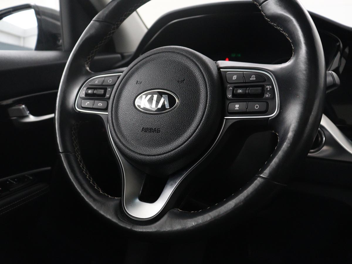 Kia e-Niro Kia e-Niro DynamicPlusLine 64 kWh | SOH 95,4% | Panoramadak | Half leder | Adaptive cruise | Stuur/stoel verwarming | Navigatie | Carplay | Camera | Park assist | Climate control