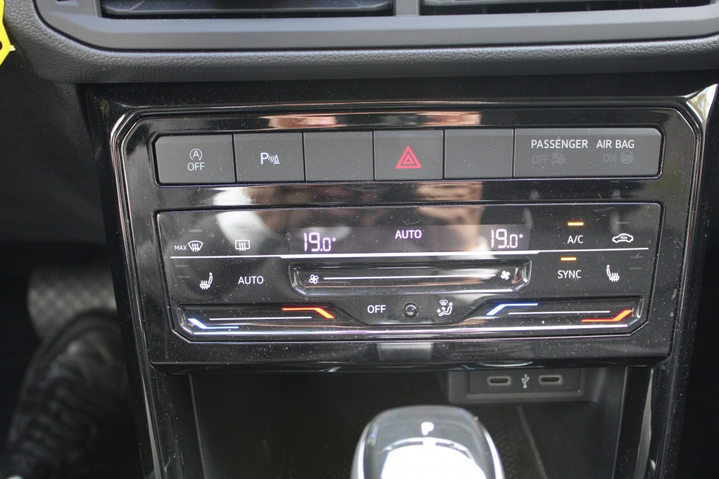 Volkswagen T-Cross Volkswagen T-Cross 1.5 TSI Style DSG 150PK! Virtual/Navi/18″/Winter “RIJKLAARPRIJS”