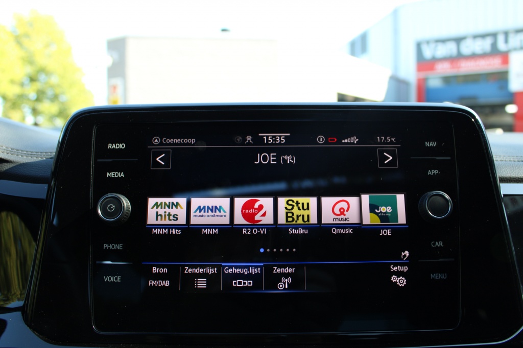 Volkswagen T-Roc Volkswagen T-Roc 1.5 TSI R-Line DSG Black Style Pano/Virtual/Navi “RIJKLAARPRIJS”