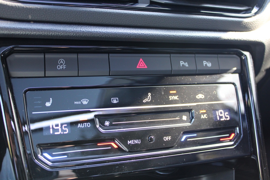 Volkswagen T-Roc Volkswagen T-Roc 1.5 TSI R-Line DSG Black Style Pano/Virtual/Navi “RIJKLAARPRIJS”