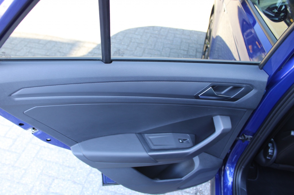 Volkswagen T-Roc Volkswagen T-Roc 1.5 TSI R-Line DSG Black Style Pano/Virtual/Navi “RIJKLAARPRIJS”