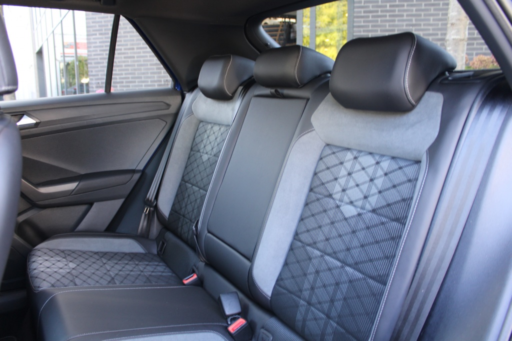 Volkswagen T-Roc Volkswagen T-Roc 1.5 TSI R-Line DSG Black Style Pano/Virtual/Navi “RIJKLAARPRIJS”
