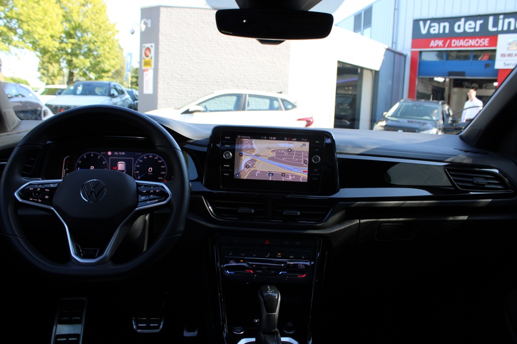 Volkswagen T-Roc Volkswagen T-Roc 1.5 TSI R-Line DSG Black Style Pano/Virtual/Navi “RIJKLAARPRIJS”
