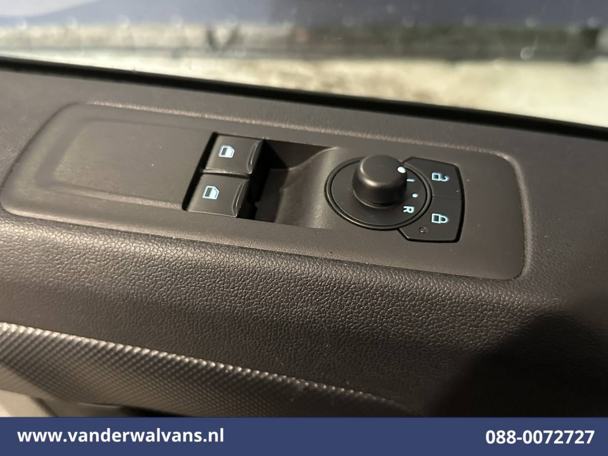 Ford Transit Custom Ford Transit Custom 2.0 TDCI 136pk L2H1 Euro6 Airco | Camera | LED | Apple Carplay | Cruisecontrol Android Auto, Verwarmde voorruit, Parkeersensoren, Bijrijdersbank