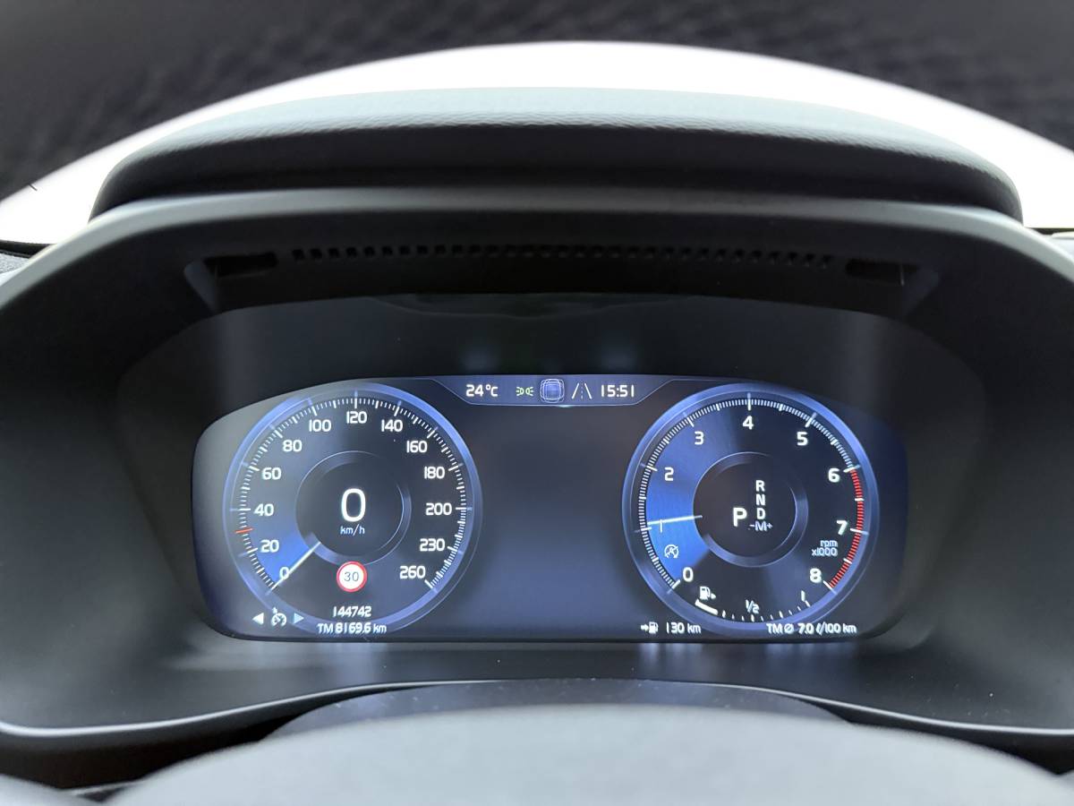 Volvo XC40 Volvo XC40 T2 130pk Automaat R-Design / Stoel + Stuurw. Verwarming / Getint Glas / DAB / Apple Carplay / PDC + Camera / 18” / Trekhaak / Keyless /