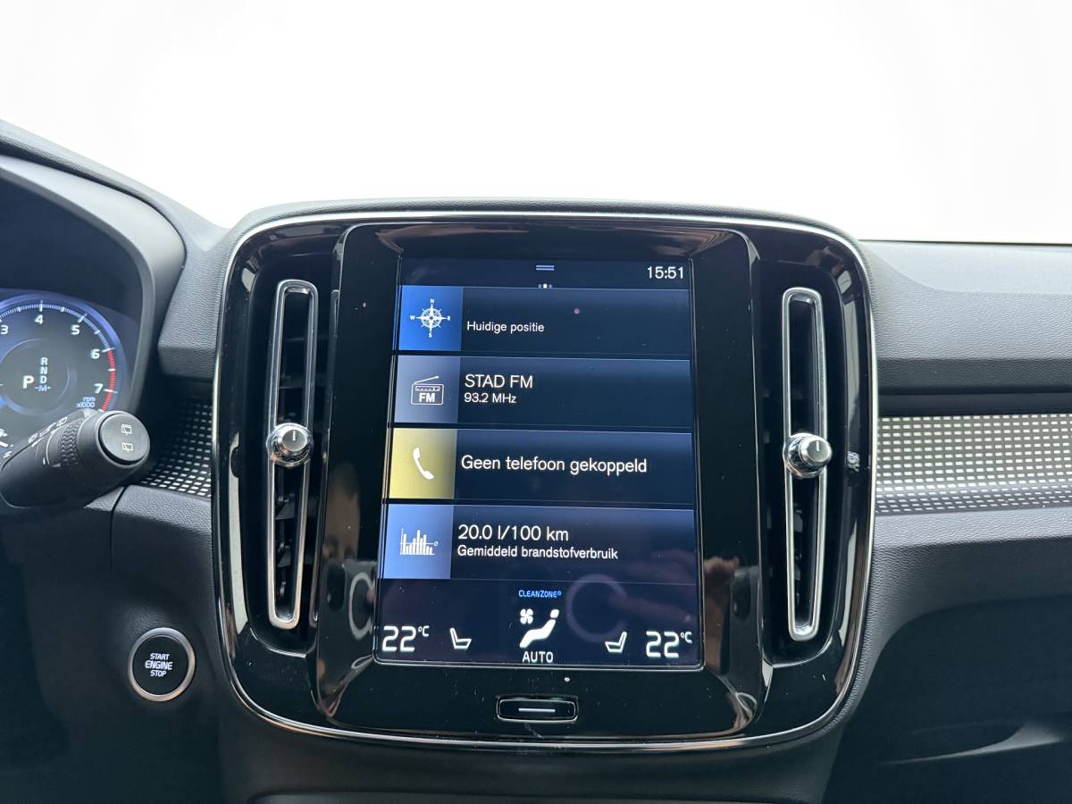 Volvo XC40 Volvo XC40 T2 130pk Automaat R-Design / Stoel + Stuurw. Verwarming / Getint Glas / DAB / Apple Carplay / PDC + Camera / 18” / Trekhaak / Keyless /