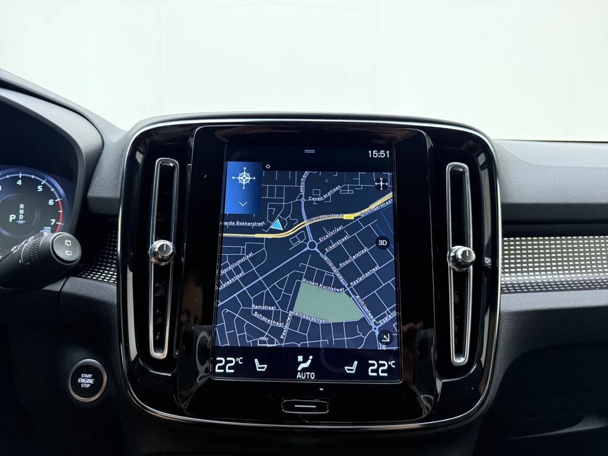 Volvo XC40 Volvo XC40 T2 130pk Automaat R-Design / Stoel + Stuurw. Verwarming / Getint Glas / DAB / Apple Carplay / PDC + Camera / 18” / Trekhaak / Keyless /