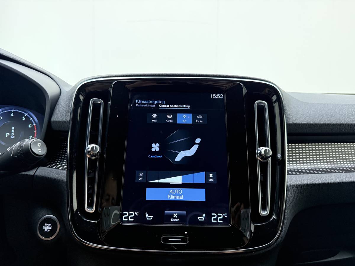 Volvo XC40 Volvo XC40 T2 130pk Automaat R-Design / Stoel + Stuurw. Verwarming / Getint Glas / DAB / Apple Carplay / PDC + Camera / 18” / Trekhaak / Keyless /