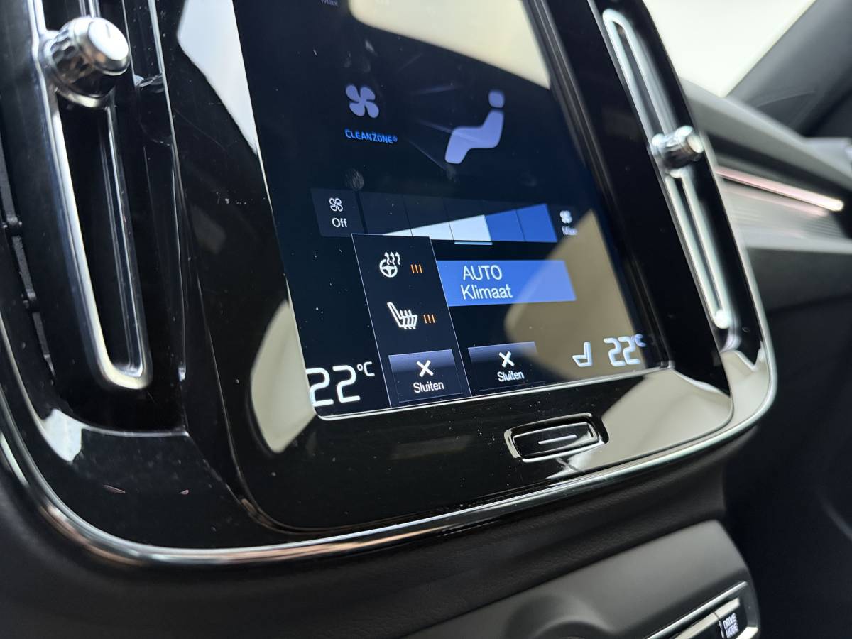 Volvo XC40 Volvo XC40 T2 130pk Automaat R-Design / Stoel + Stuurw. Verwarming / Getint Glas / DAB / Apple Carplay / PDC + Camera / 18” / Trekhaak / Keyless /