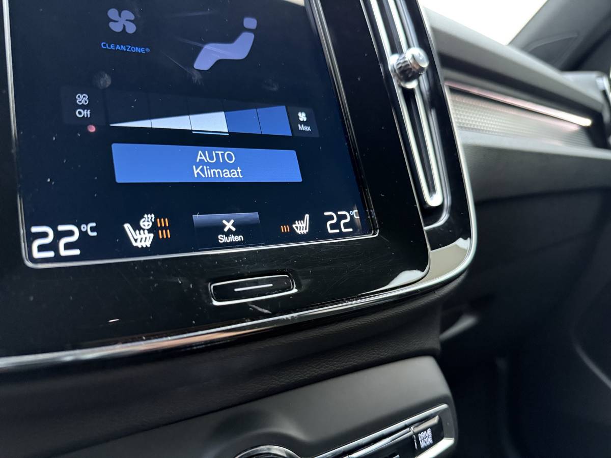 Volvo XC40 Volvo XC40 T2 130pk Automaat R-Design / Stoel + Stuurw. Verwarming / Getint Glas / DAB / Apple Carplay / PDC + Camera / 18” / Trekhaak / Keyless /