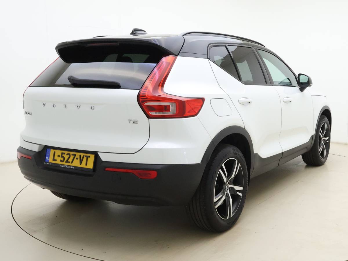 Volvo XC40 Volvo XC40 T2 130pk Automaat R-Design / Stoel + Stuurw. Verwarming / Getint Glas / DAB / Apple Carplay / PDC + Camera / 18” / Trekhaak / Keyless /