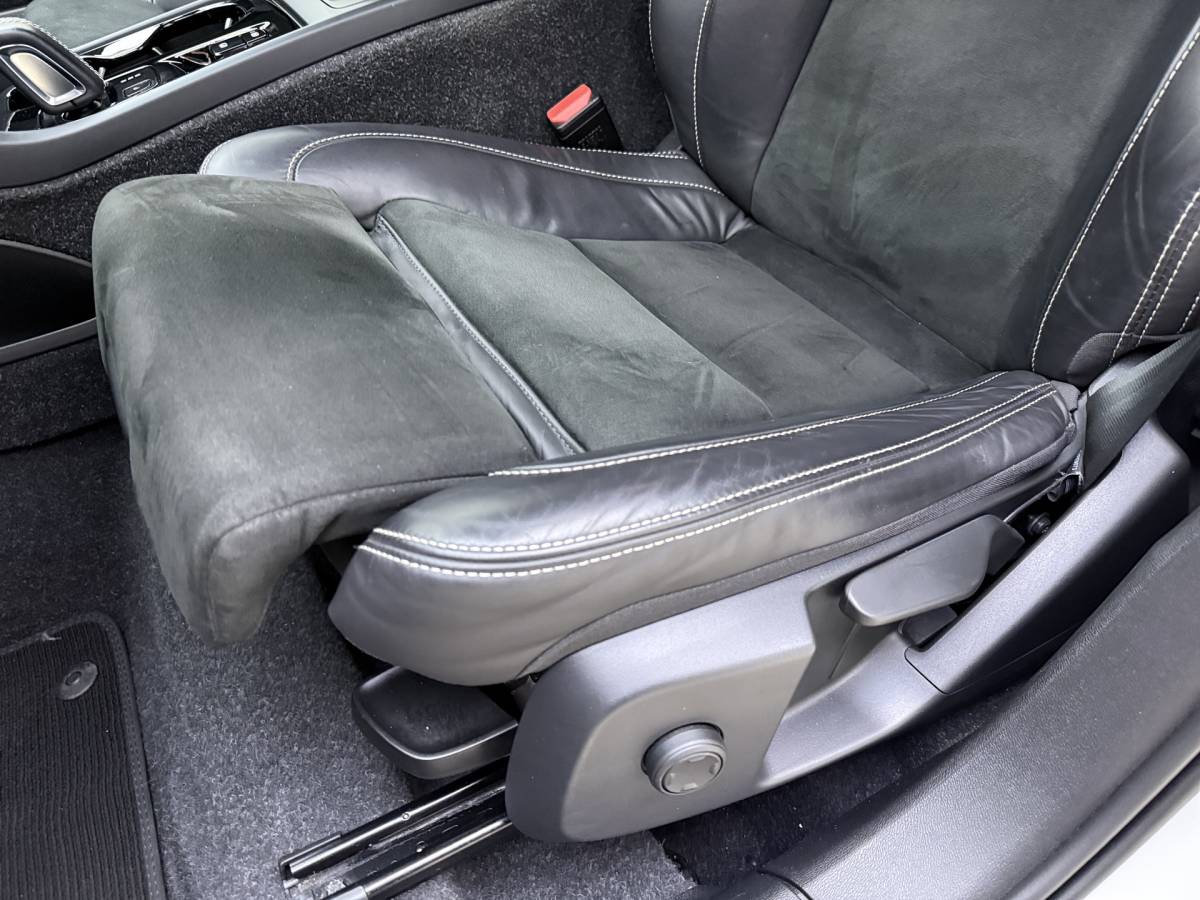 Volvo XC40 Volvo XC40 T2 130pk Automaat R-Design / Stoel + Stuurw. Verwarming / Getint Glas / DAB / Apple Carplay / PDC + Camera / 18” / Trekhaak / Keyless /