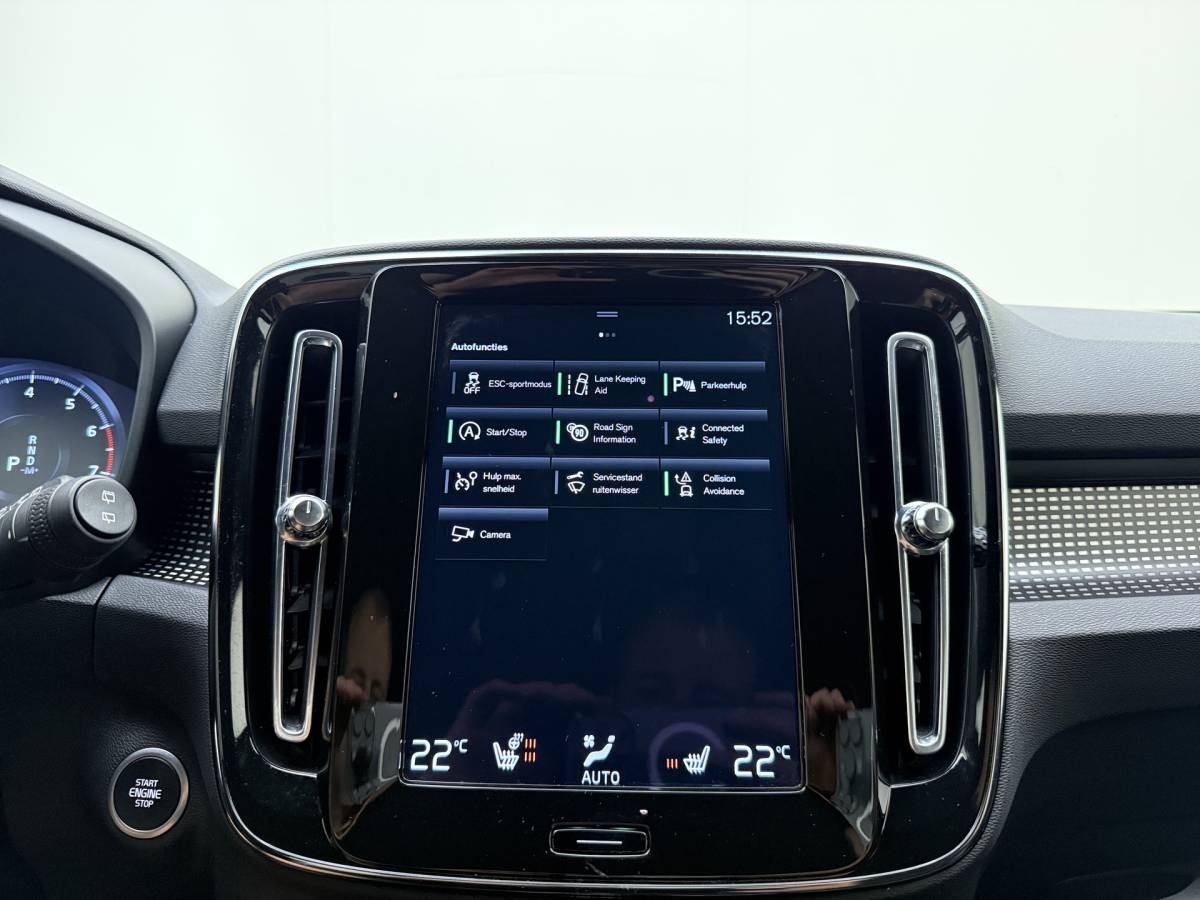 Volvo XC40 Volvo XC40 T2 130pk Automaat R-Design / Stoel + Stuurw. Verwarming / Getint Glas / DAB / Apple Carplay / PDC + Camera / 18” / Trekhaak / Keyless /