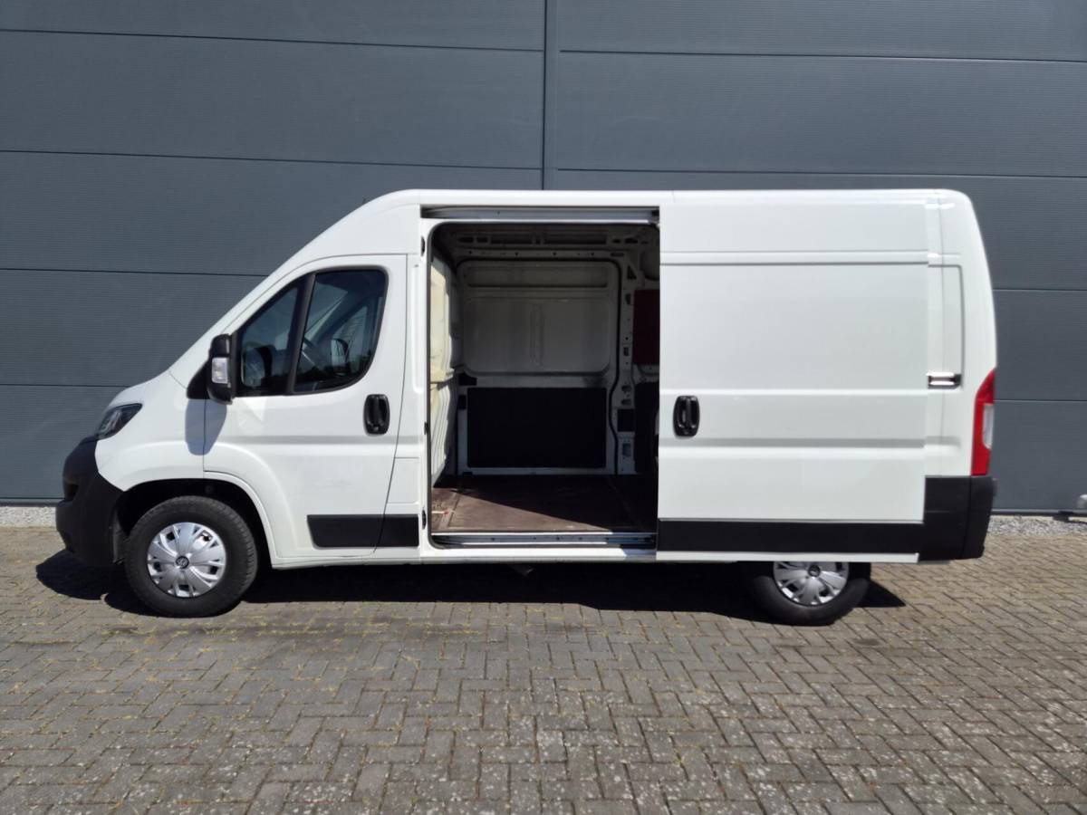 Peugeot Boxer Peugeot Boxer 2.2 HDi L2H2 Airco Camera Navi 2x Schuifdeur