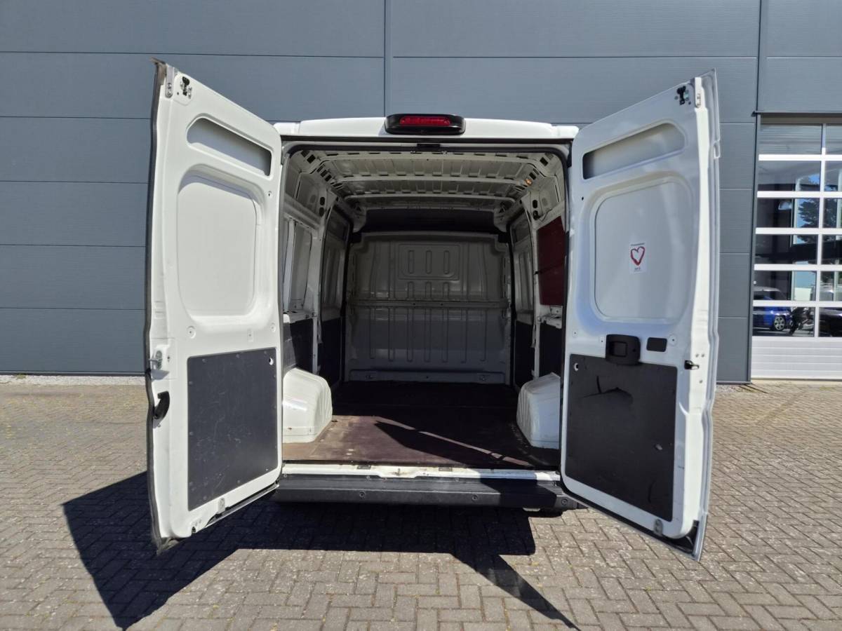 Peugeot Boxer Peugeot Boxer 2.2 HDi L2H2 Airco Camera Navi 2x Schuifdeur