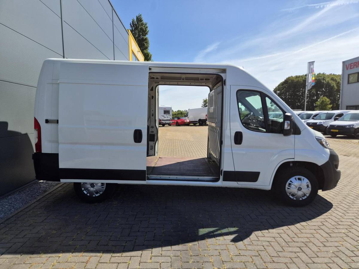 Peugeot Boxer Peugeot Boxer 2.2 HDi L2H2 Airco Camera Navi 2x Schuifdeur
