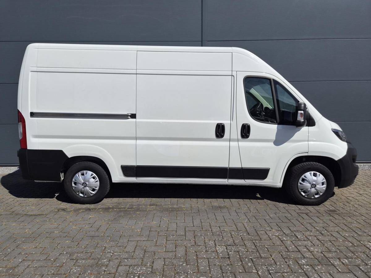 Peugeot Boxer Peugeot Boxer 2.2 HDi L2H2 Airco Camera Navi 2x Schuifdeur