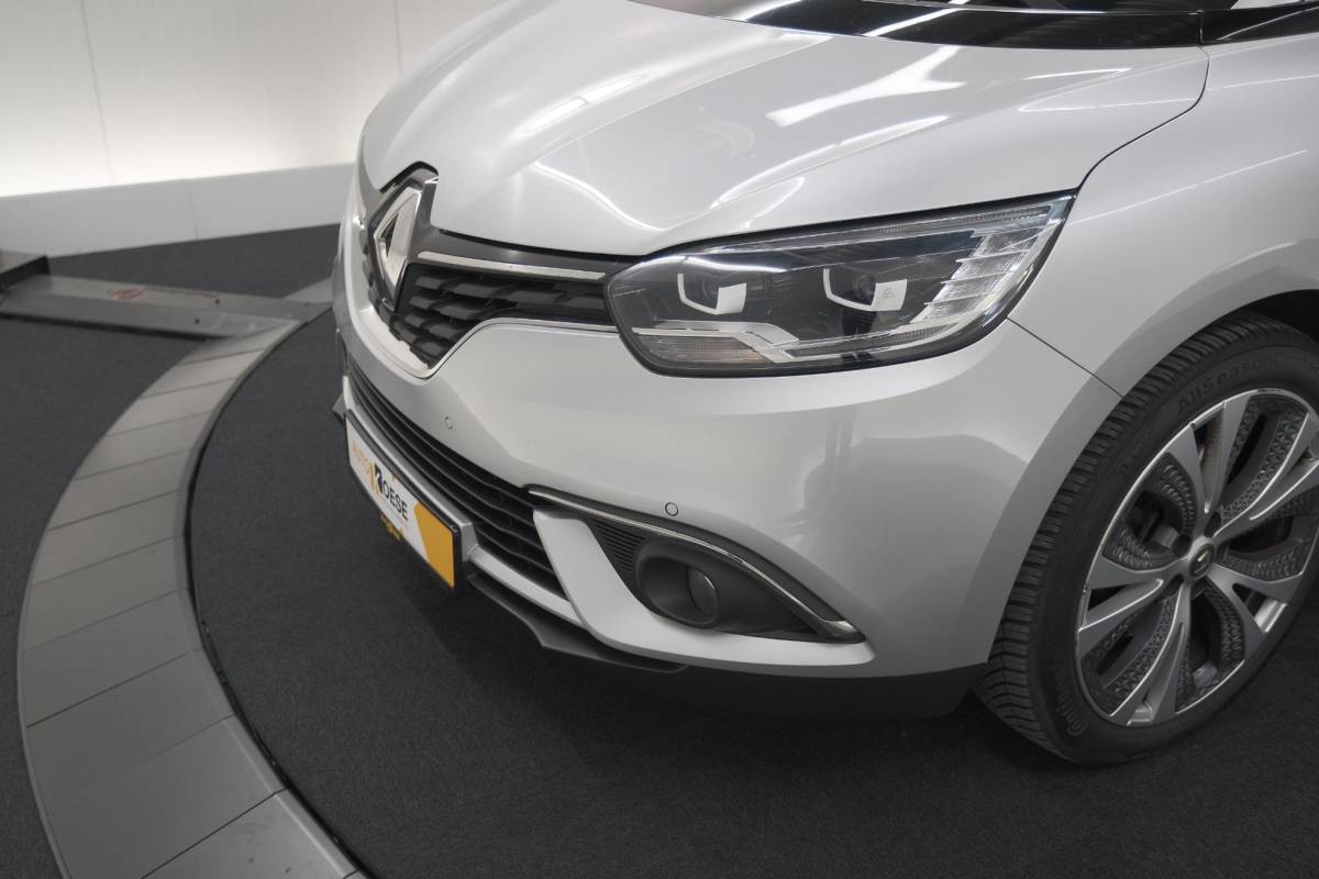 Renault Scénic Renault Scénic TCe 140 Intens | Trekhaak | Camera | Panoramadak | Navigatie