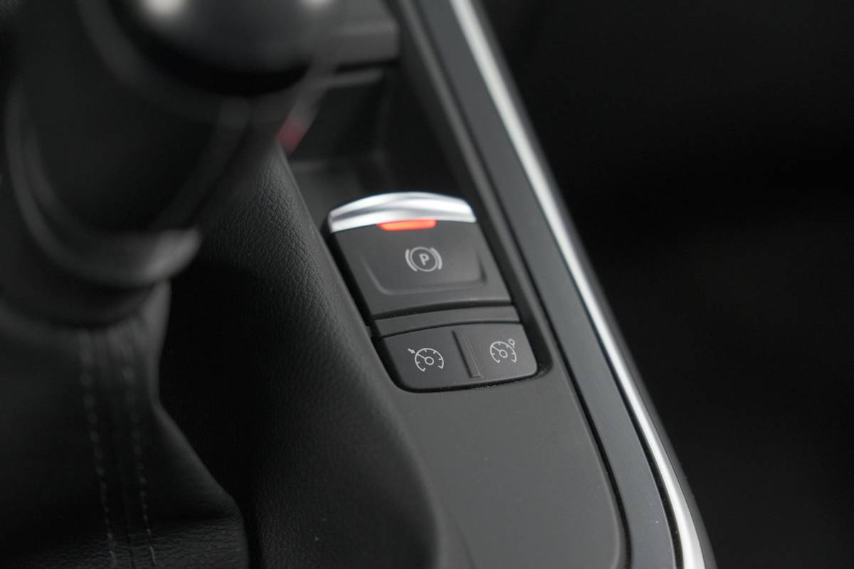 Renault Scénic Renault Scénic TCe 140 Intens | Trekhaak | Camera | Panoramadak | Navigatie