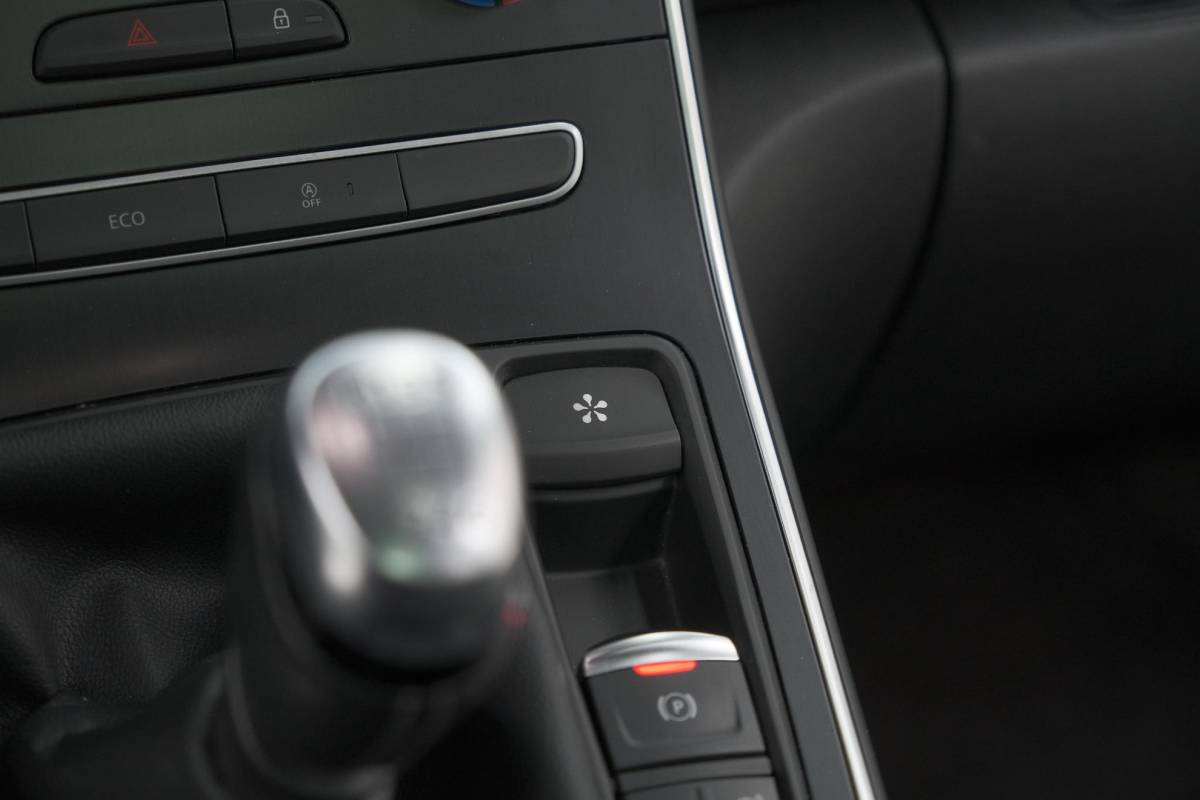 Renault Scénic Renault Scénic TCe 140 Intens | Trekhaak | Camera | Panoramadak | Navigatie