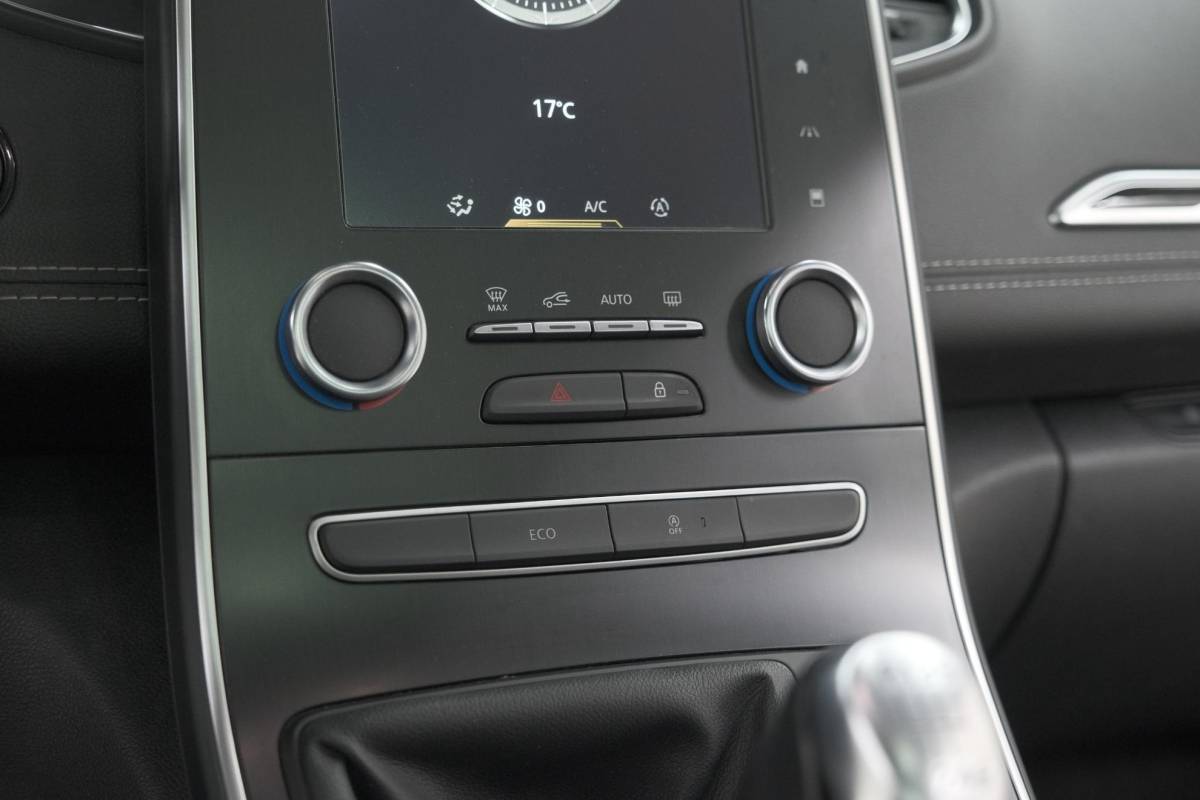 Renault Scénic Renault Scénic TCe 140 Intens | Trekhaak | Camera | Panoramadak | Navigatie