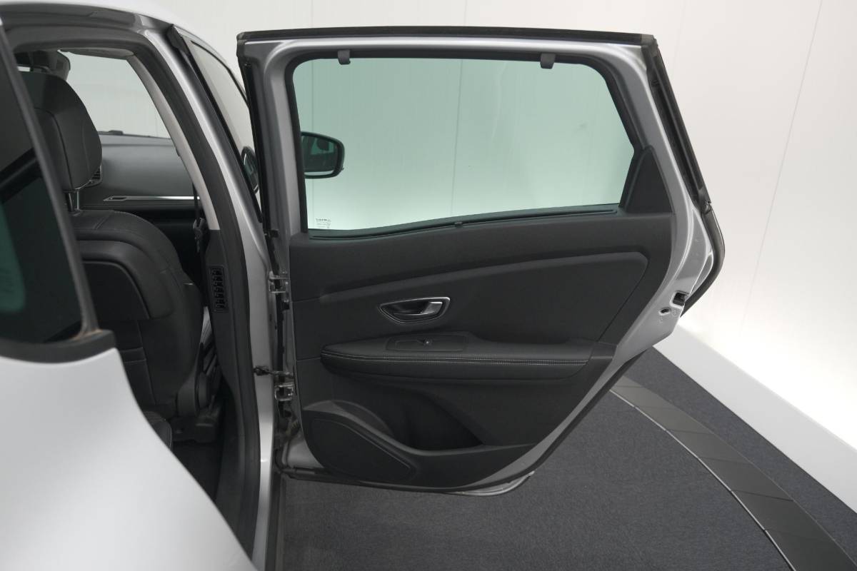 Renault Scénic Renault Scénic TCe 140 Intens | Trekhaak | Camera | Panoramadak | Navigatie