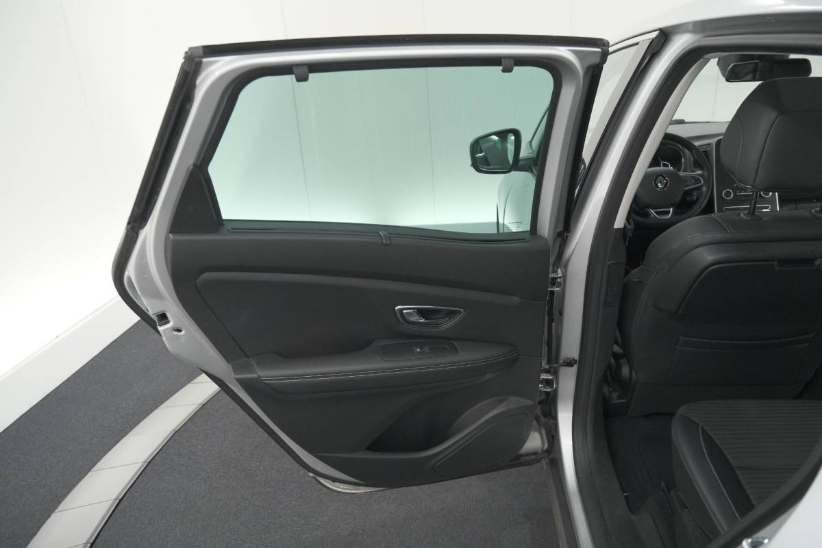 Renault Scénic Renault Scénic TCe 140 Intens | Trekhaak | Camera | Panoramadak | Navigatie