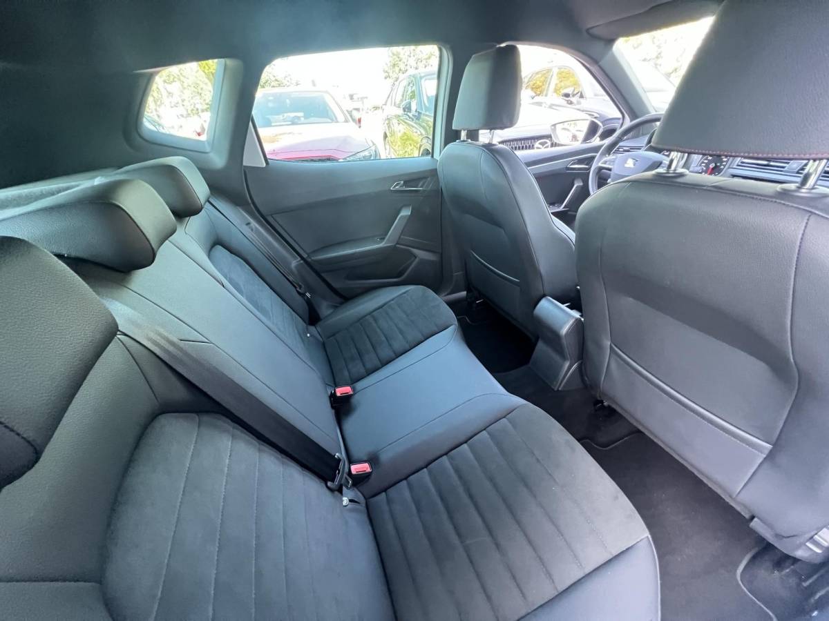 SEAT Arona SEAT Arona 1.0 TSI FR Business Intense AUTOMAAT | TREKHAAK | FULL MAPP NAVIGATIE | ALCANTARA BEKLEDING | A.CAMERA | 1e EIGENAAR | NED. AUTO | APPLE CARPLAI/ANDROID AUTO |