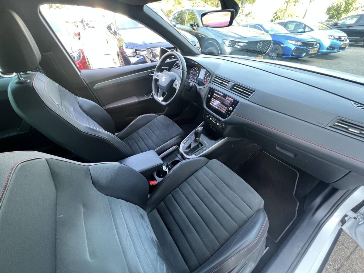 SEAT Arona SEAT Arona 1.0 TSI FR Business Intense AUTOMAAT | TREKHAAK | FULL MAPP NAVIGATIE | ALCANTARA BEKLEDING | A.CAMERA | 1e EIGENAAR | NED. AUTO | APPLE CARPLAI/ANDROID AUTO |