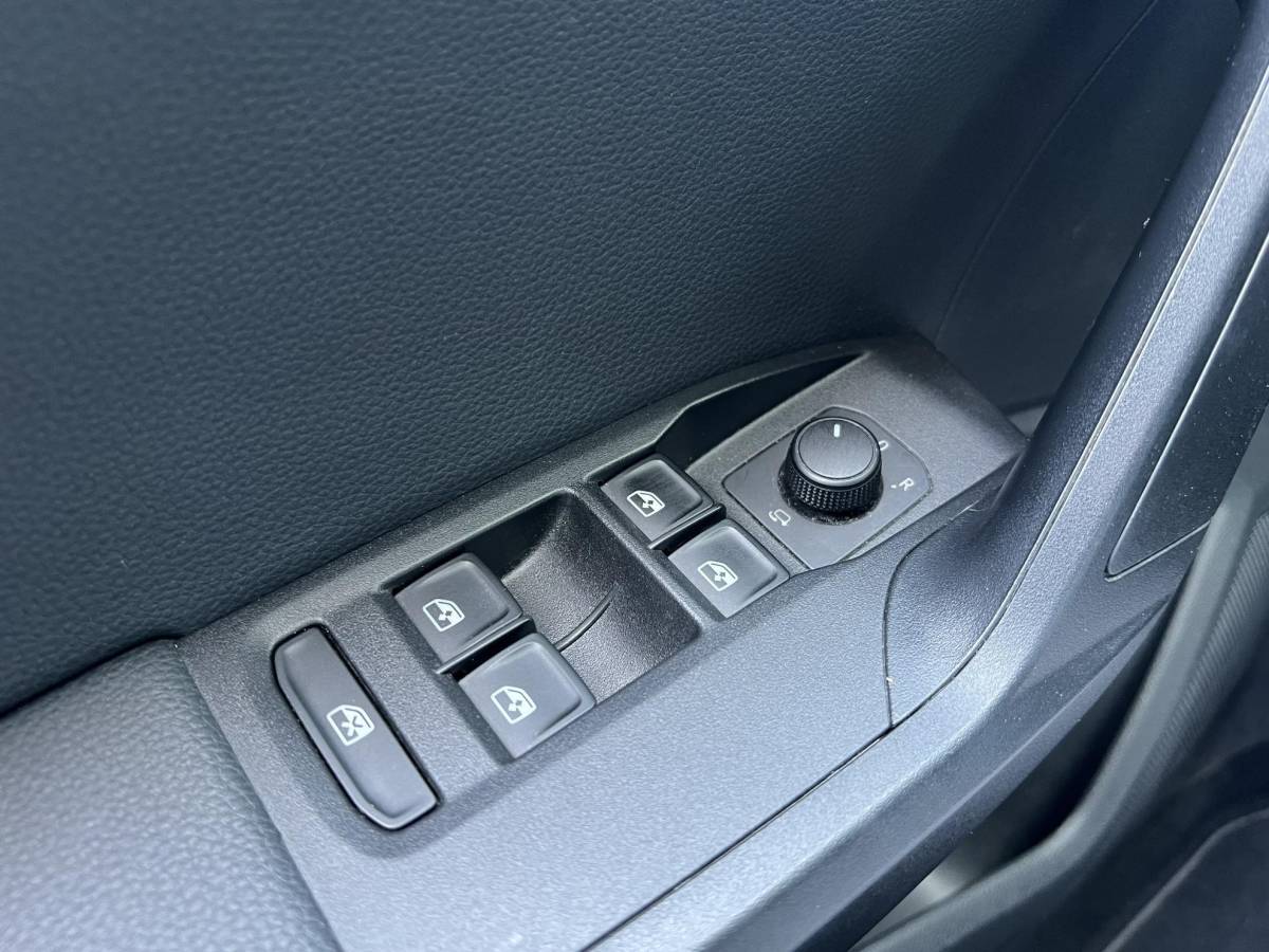 SEAT Arona SEAT Arona 1.0 TSI FR Business Intense AUTOMAAT | TREKHAAK | FULL MAPP NAVIGATIE | ALCANTARA BEKLEDING | A.CAMERA | 1e EIGENAAR | NED. AUTO | APPLE CARPLAI/ANDROID AUTO |