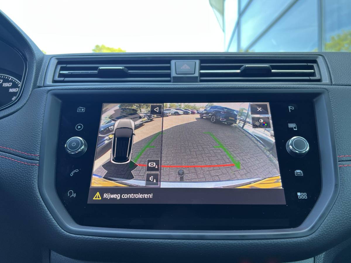 SEAT Arona SEAT Arona 1.0 TSI FR Business Intense AUTOMAAT | TREKHAAK | FULL MAPP NAVIGATIE | ALCANTARA BEKLEDING | A.CAMERA | 1e EIGENAAR | NED. AUTO | APPLE CARPLAI/ANDROID AUTO |