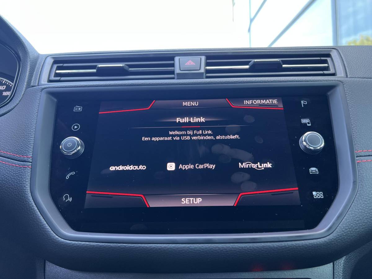 SEAT Arona SEAT Arona 1.0 TSI FR Business Intense AUTOMAAT | TREKHAAK | FULL MAPP NAVIGATIE | ALCANTARA BEKLEDING | A.CAMERA | 1e EIGENAAR | NED. AUTO | APPLE CARPLAI/ANDROID AUTO |