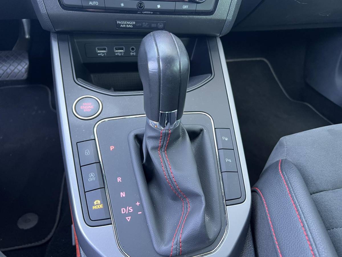 SEAT Arona SEAT Arona 1.0 TSI FR Business Intense AUTOMAAT | TREKHAAK | FULL MAPP NAVIGATIE | ALCANTARA BEKLEDING | A.CAMERA | 1e EIGENAAR | NED. AUTO | APPLE CARPLAI/ANDROID AUTO |