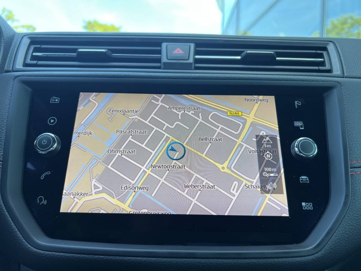 SEAT Arona SEAT Arona 1.0 TSI FR Business Intense AUTOMAAT | TREKHAAK | FULL MAPP NAVIGATIE | ALCANTARA BEKLEDING | A.CAMERA | 1e EIGENAAR | NED. AUTO | APPLE CARPLAI/ANDROID AUTO |