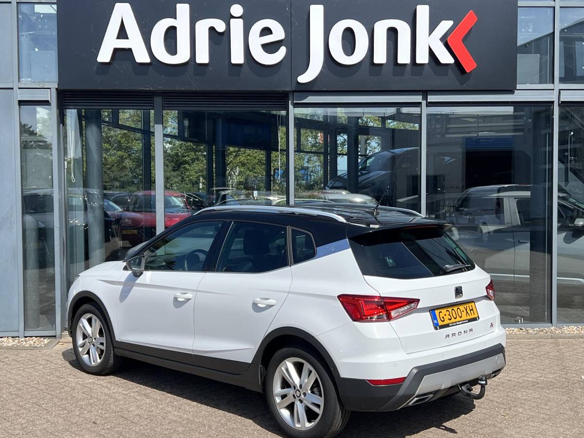 SEAT Arona SEAT Arona 1.0 TSI FR Business Intense AUTOMAAT | TREKHAAK | FULL MAPP NAVIGATIE | ALCANTARA BEKLEDING | A.CAMERA | 1e EIGENAAR | NED. AUTO | APPLE CARPLAI/ANDROID AUTO |